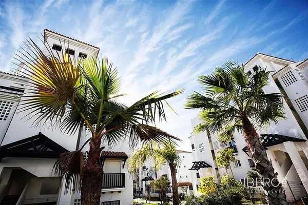 Wohnzimmer; blick, tageslicht, moderner stil, holzboden