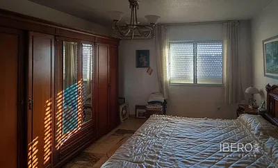 Dnevna soba; drveni pod, prirodno svjetlo, moderni stil, visoki plafoni