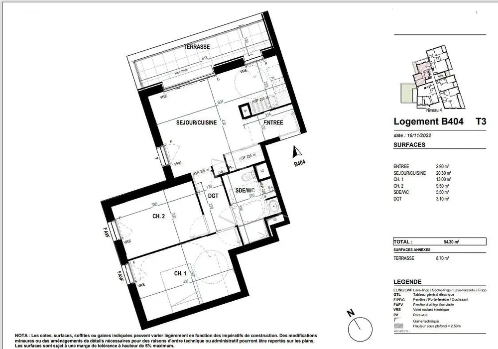غرفة معيشة; أرضية خشبية, ضوء طبيعي, أسلوب عصري, أسقف عالية