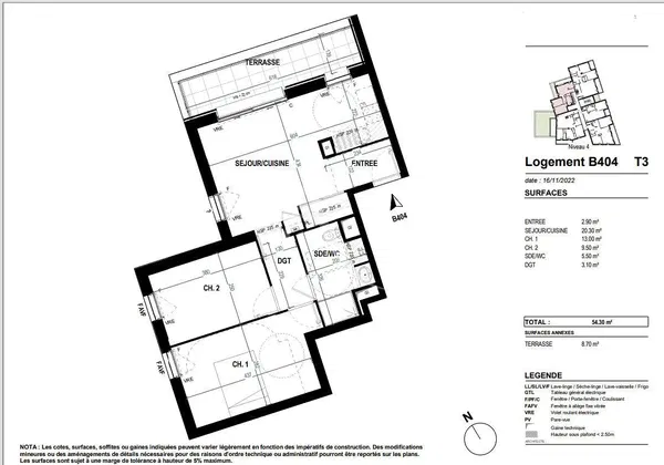 غرفة معيشة; أرضية خشبية, ضوء طبيعي, أسلوب عصري, أسقف عالية