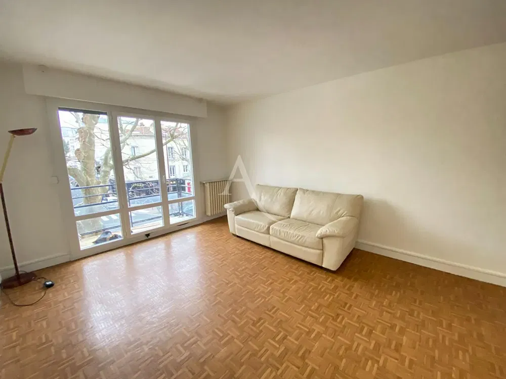 Keuken; keukenapparatuur, houten vloer, natuurlijk licht, moderne stijl, gerenoveerd