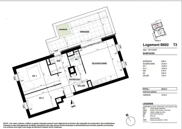غرفة معيشة; أرضية خشبية, ضوء طبيعي, أسلوب عصري, أسقف عالية