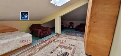 Σαλόνι; ξύλινο πάτωμα, φυσικό φως, μοντέρνο στυλ, ψηλά ταβάνια