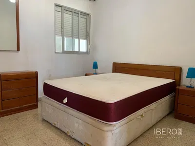 Σαλόνι; ξύλινο πάτωμα, φυσικό φως, μοντέρνο στυλ, ψηλά ταβάνια