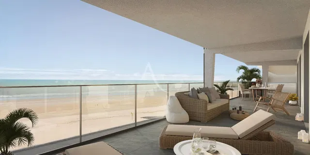 Woonkamer; houten vloer, natuurlijk licht, moderne stijl, hoge plafonds