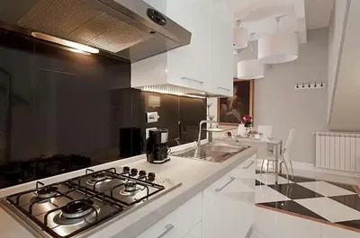 Dnevni boravak; drveni pod, prirodna svjetlost, moderan stil, visoki stropovi