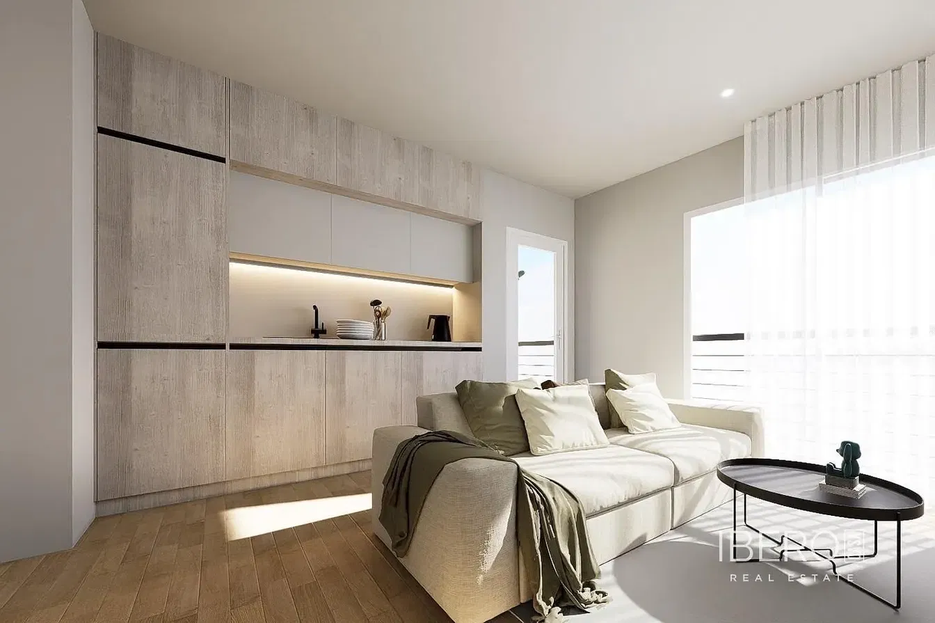 Wohnzimmer; holzboden, tageslicht, moderner stil, hohe decken