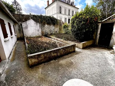 Soggiorno; pavimento in legno, luce naturale, stile moderno, soffitti alti