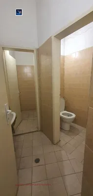 Κουζίνα; συσκευές κουζίνας, ξύλινο πάτωμα, φυσικό φως, μοντέρνο στυλ, ανακαινισμένο