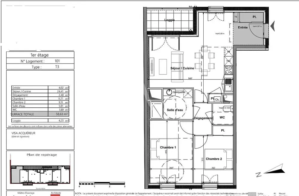 Soggiorno; pavimento in legno, luce naturale, stile moderno, soffitti alti