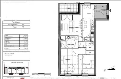 Soggiorno; pavimento in legno, luce naturale, stile moderno, soffitti alti