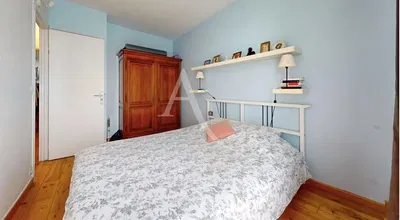 Κουζίνα; συσκευές κουζίνας, ξύλινο πάτωμα, φυσικό φως, μοντέρνο στυλ, ανακαινισμένο