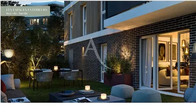 Keuken; keukenapparatuur, houten vloer, natuurlijk licht, moderne stijl, gerenoveerd