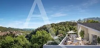 Soggiorno; pavimento in legno, luce naturale, stile moderno, soffitti alti