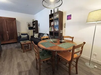 Küche; küchengeräte, holzboden, tageslicht, moderner stil, renoviert