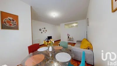 Кухня; кухненски уреди, дървен под, естествена светлина, модерен стил, ремонтиран