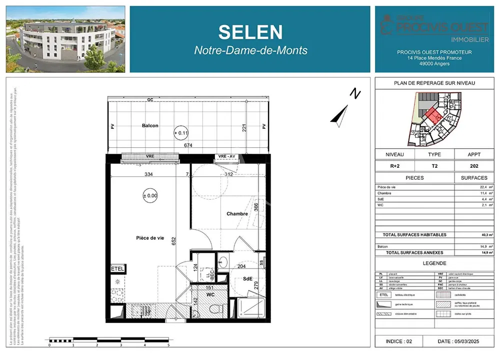غرفة معيشة; أرضية خشبية, ضوء طبيعي, أسلوب عصري, أسقف عالية