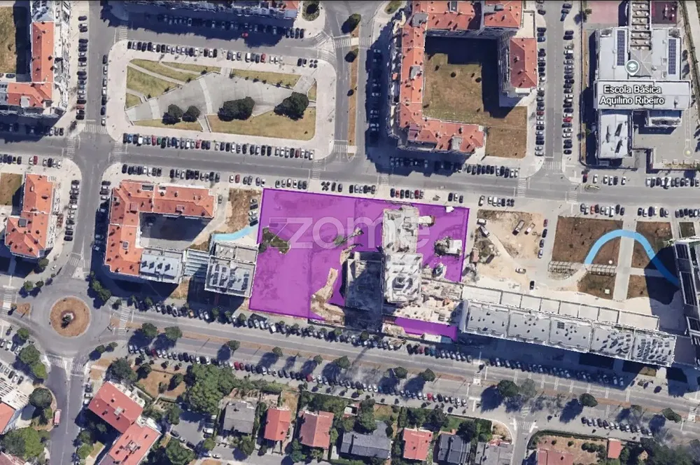 Cucina; elettrodomestici, pavimento in piastrelle, luce naturale, stile moderno, ristrutturato