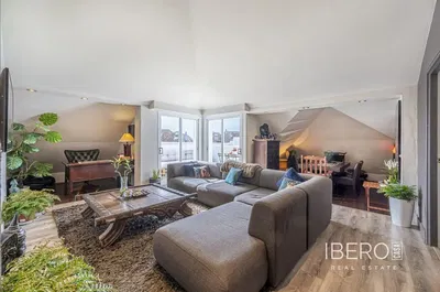 Living room; wood floor, natural light, modern style, high ceiling