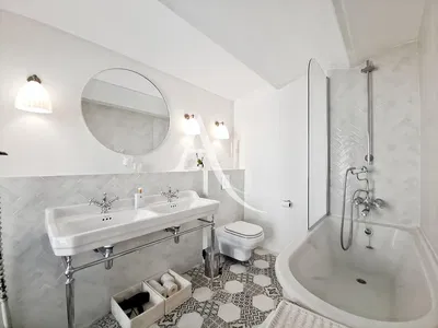 Mutfak; mutfak aletleri, ahşap zemin, doğal ışık, modern stil, tadilatlı