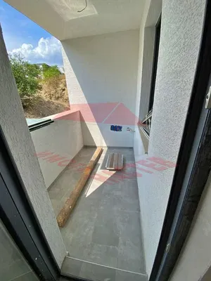 Mutfak; mutfak aletleri, ahşap zemin, doğal ışık, modern stil, tadilatlı