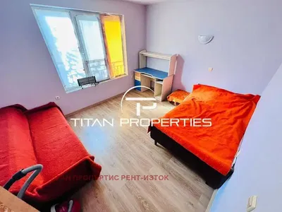 Wohnzimmer; holzboden, tageslicht, moderner stil, hohe decken