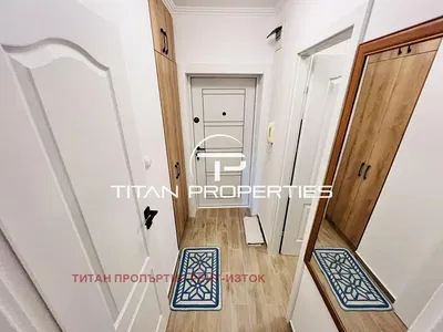 Wohnzimmer; holzboden, tageslicht, moderner stil, hohe decken