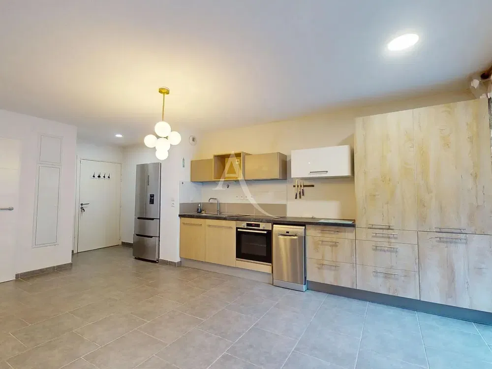 Küche; küchengeräte, fliesenboden, tageslicht, moderner stil, renoviert