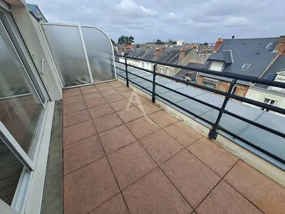 Dnevni boravak; drveni pod, prirodna svjetlost, moderan stil, visoki stropovi