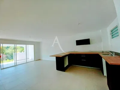 Living room; wood floor, natural light, modern style, high ceiling