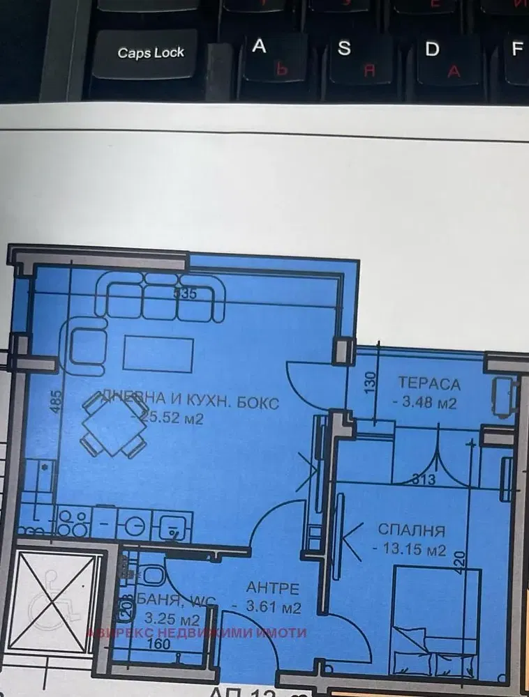 Living room; wood floor, natural light, modern style, high ceiling