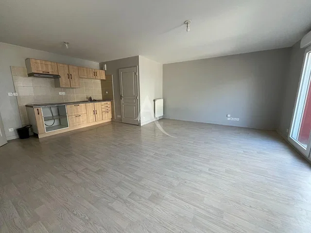 Living room; wood floor, natural light, modern style, high ceiling