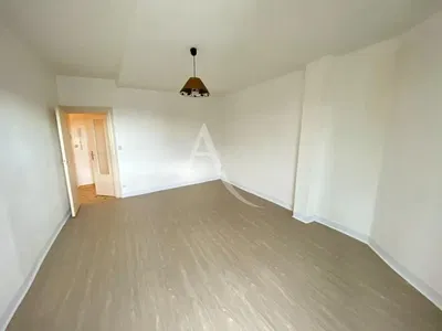 Cucina; elettrodomestici, pavimento in legno, luce naturale, stile moderno, ristrutturato