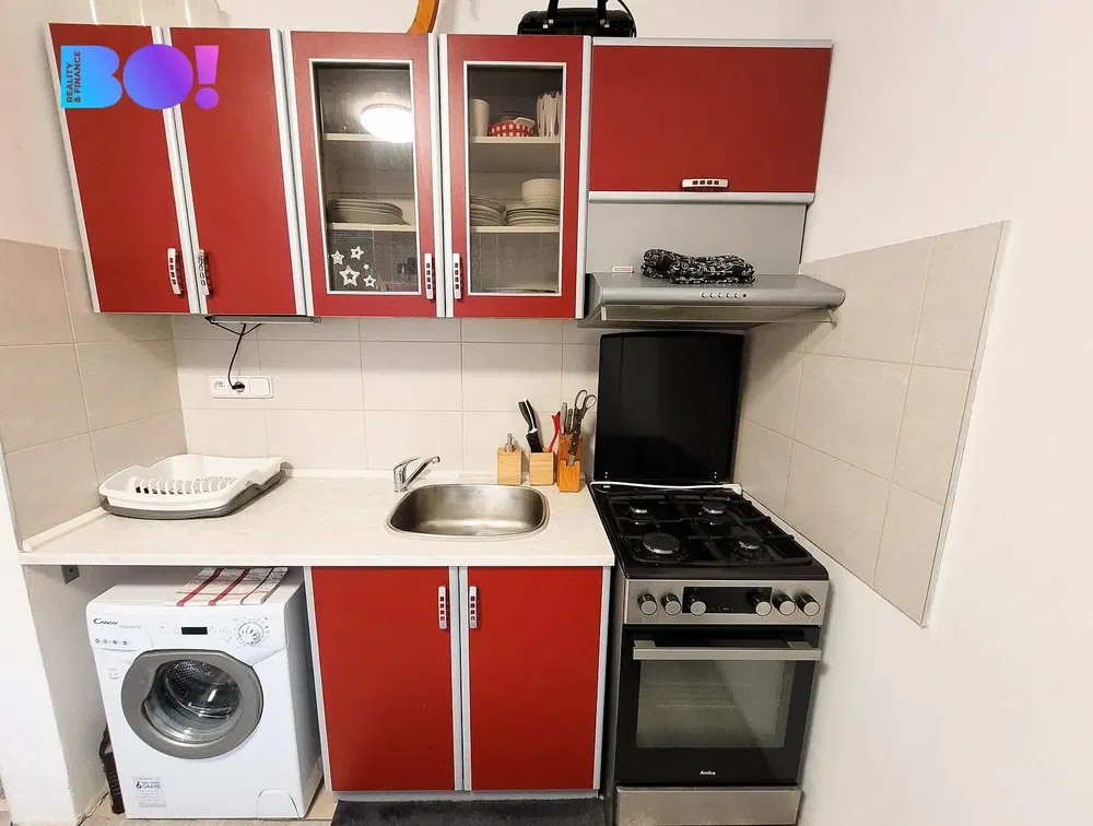 Soggiorno; pavimento in legno, luce naturale, stile moderno, soffitti alti