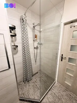 Soggiorno; pavimento in legno, luce naturale, stile moderno, soffitti alti