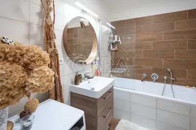 Dnevni boravak; drveni pod, prirodna svjetlost, moderan stil, visoki stropovi