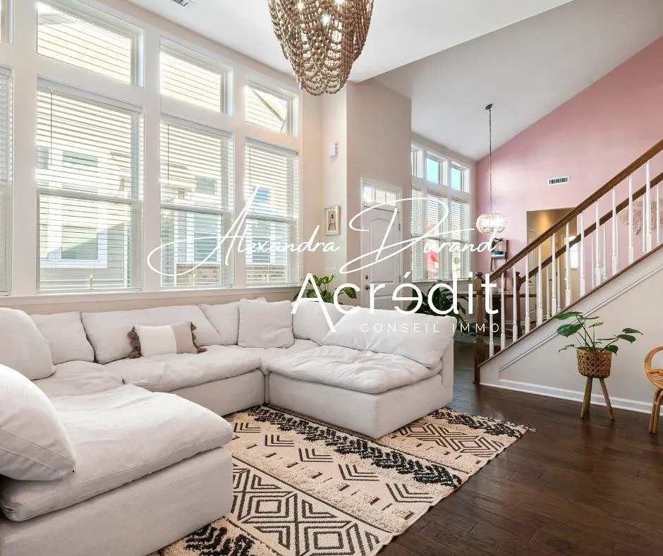 غرفة معيشة; أرضية خشبية, ضوء طبيعي, أسلوب عصري, أسقف عالية