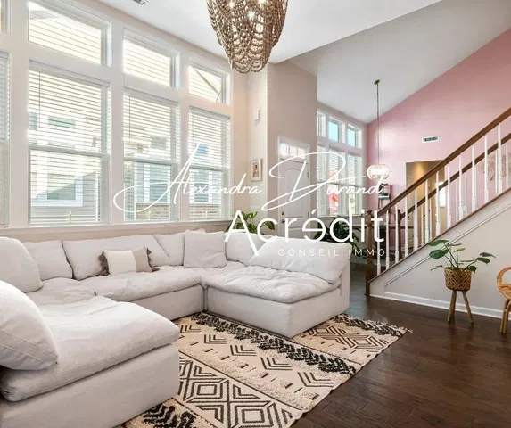 غرفة معيشة; أرضية خشبية, ضوء طبيعي, أسلوب عصري, أسقف عالية