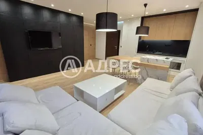 Σαλόνι; ξύλινο πάτωμα, φυσικό φως, μοντέρνο στυλ, ψηλά ταβάνια