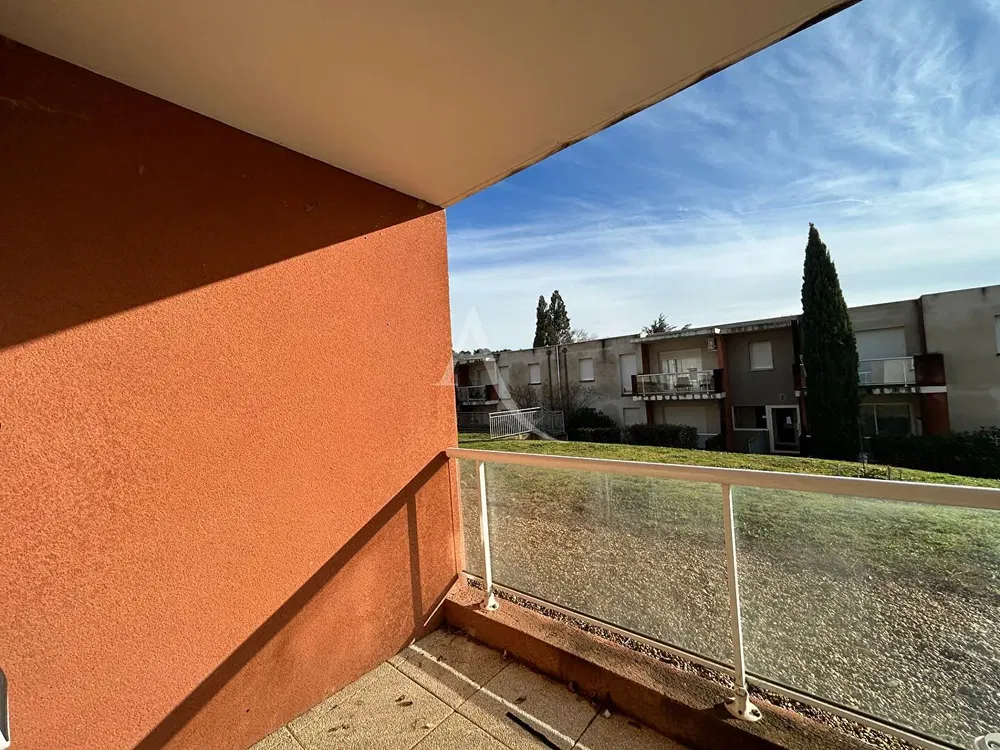 Mutfak; mutfak aletleri, ahşap zemin, doğal ışık, modern stil, tadilatlı