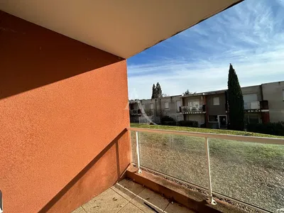 Mutfak; mutfak aletleri, ahşap zemin, doğal ışık, modern stil, tadilatlı