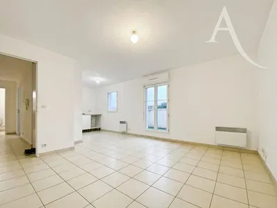 Küche; küchengeräte, holzboden, tageslicht, moderner stil, renoviert