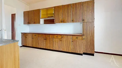 Wohnzimmer; holzboden, tageslicht, moderner stil, hohe decken