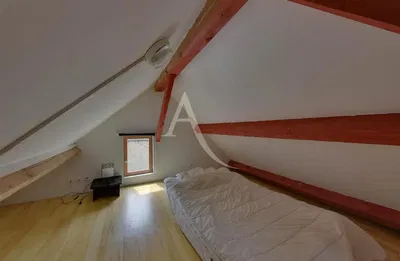 Хол; дървен под, естествена светлина, модерен стил, високи тавани