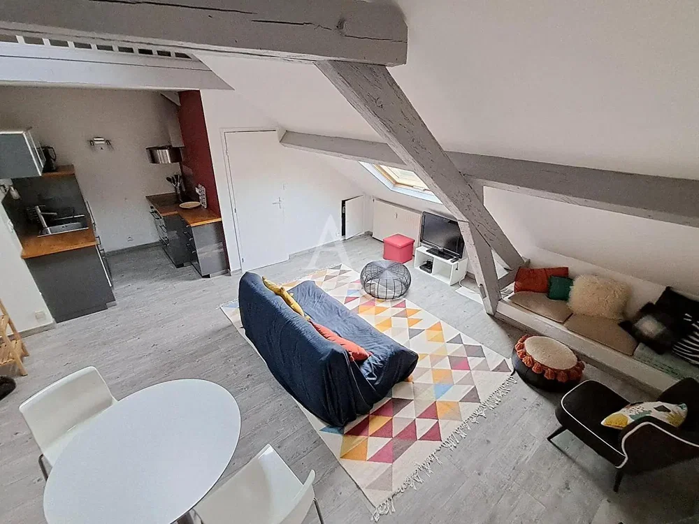 Dnevni boravak; drveni pod, prirodna svjetlost, moderan stil, visoki stropovi