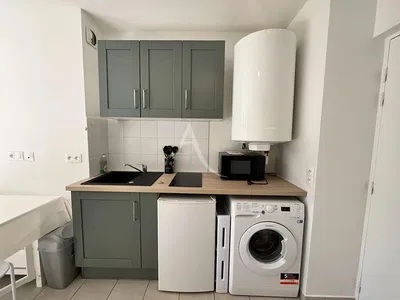 Küche; küchengeräte, holzboden, tageslicht, moderner stil, renoviert