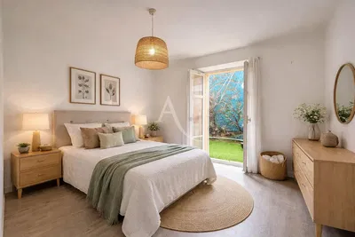 Σαλόνι; ξύλινο πάτωμα, φυσικό φως, μοντέρνο στυλ, ψηλά ταβάνια