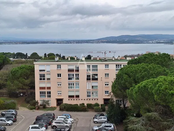 مطبخ; أجهزة المطبخ, أرضية خشبية, ضوء طبيعي, أسلوب عصري, مجدد