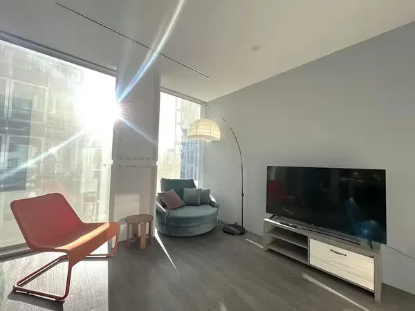 Cucina; elettrodomestici, pavimento in legno, luce naturale, stile moderno, ristrutturato