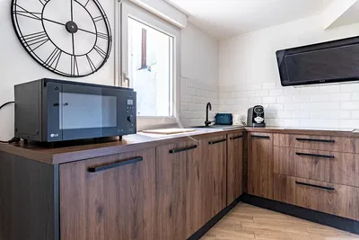 Dnevna soba; drveni pod, prirodno svjetlo, moderni stil, visoki plafoni